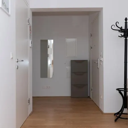 Hoelzlgasse Top 4 Apartment
