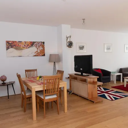 Hoelzlgasse Top 4 Apartment *