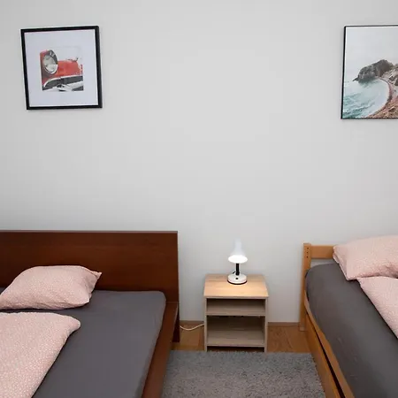 Apartment Hoelzlgasse Top 4 *